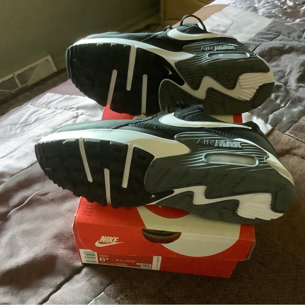 NIKE Womens WEARALLDAY Size 6.5 - Picture 2 of 6